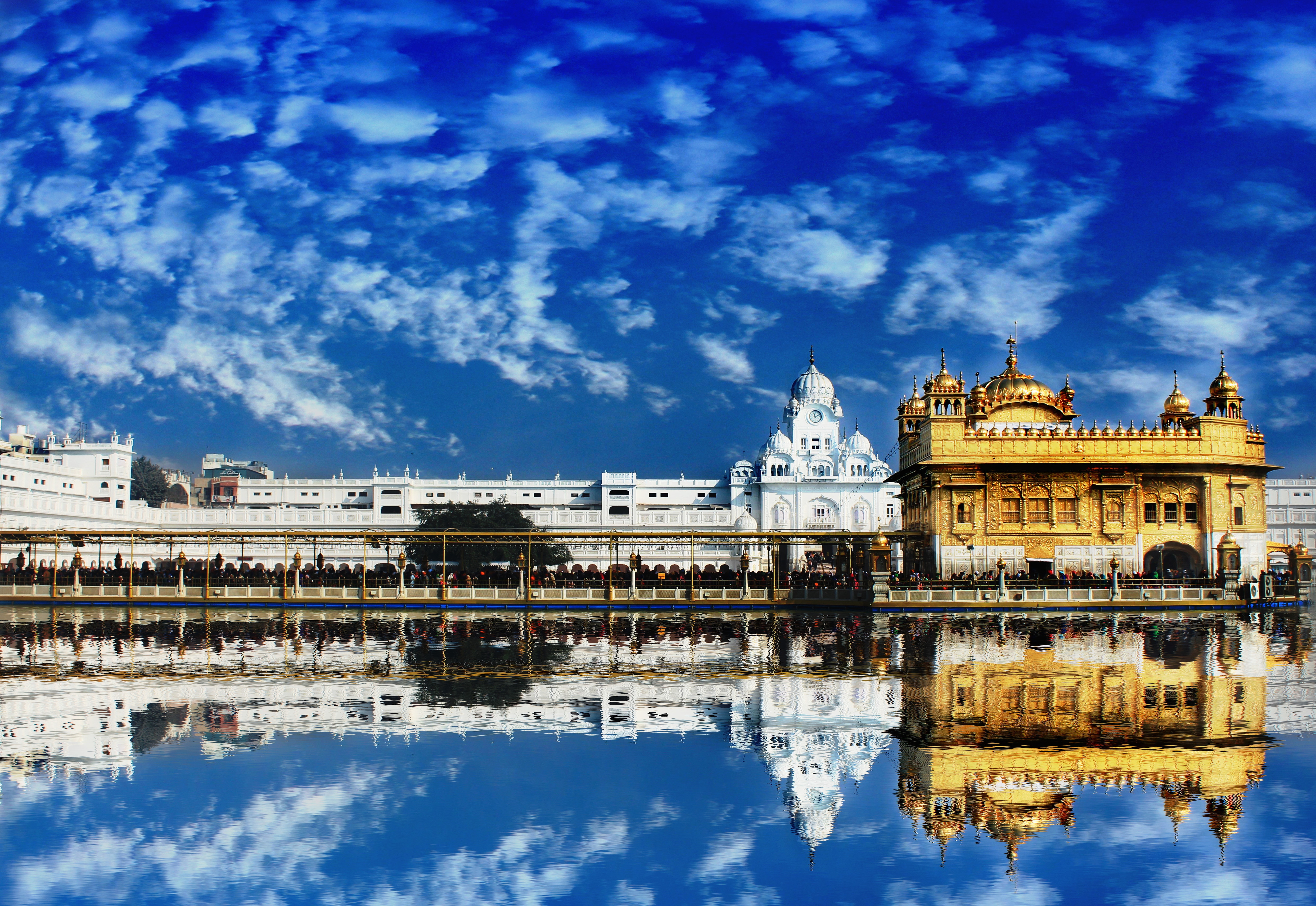Himachal Harmony with Amritsar - a picturesque view of the mountains and the Golden Temple